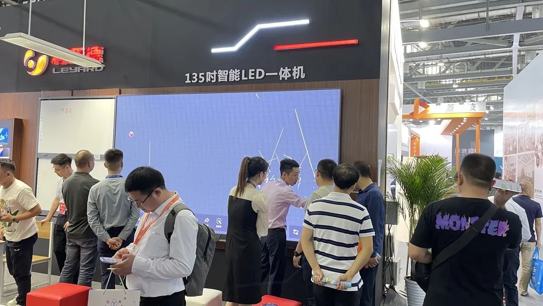 星空(中国)教育新品及解决方案惊艳亮相81届教装展