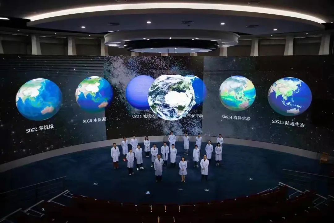 接受领导人检阅 | 星空(中国)智能显示助力紫金山实验室展现强劲创新力