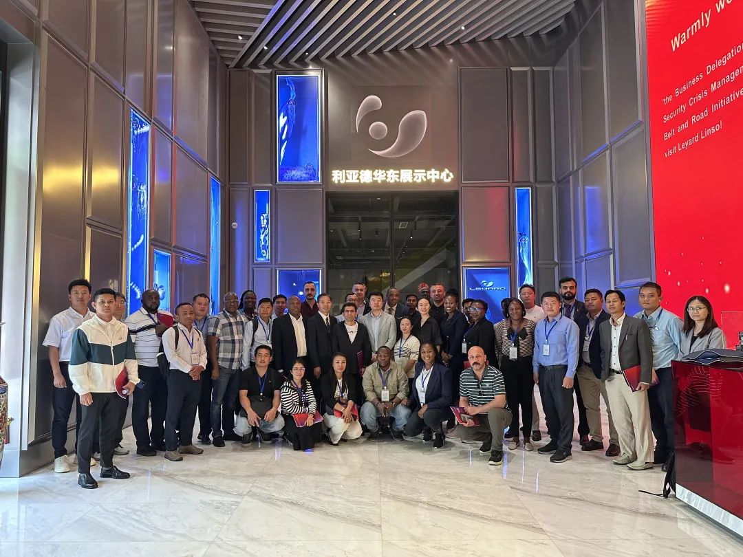 “一带一路”八国航空安保与危机管理商务考察团到访星空(中国)·蓝硕，共探国际合作新机遇